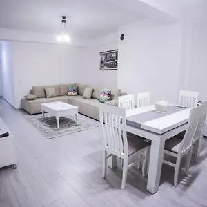 Grande Appartamento Korce