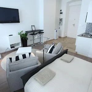  Apartment Pearl In The Center With View Ungarn